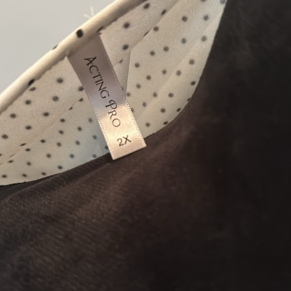 New cute black and white polka dot dressy top - Picture 2 of 2